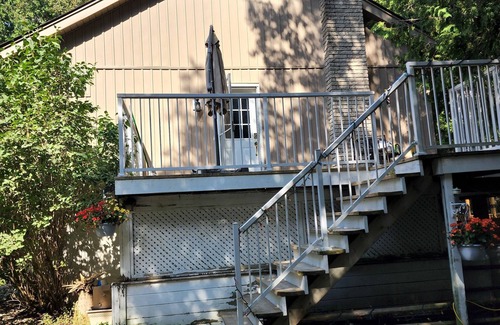 Georgian Bluffs House | Cozy lakefront cottage w/hottub for all your family relax.