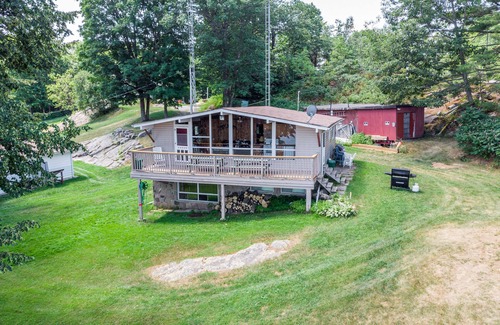 Minden Hills Cottage | Cozy lakefront cottage overlooking the lake. Max 6 persons