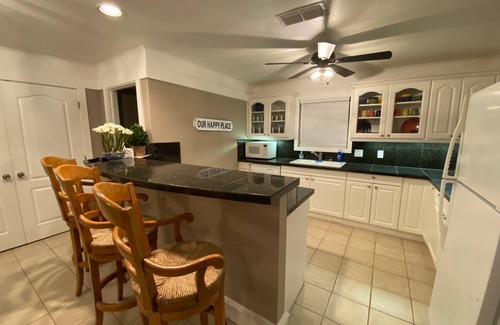 Azle House | Cozy Lakefront Cottage on Eagle Mountain Lake