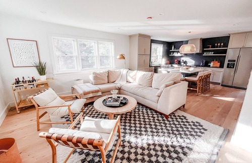 Sherman Cottage | Cozy Lakefront Cottage on Candlewood- swim, relax, hike, wineries 90min from NYC