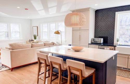 Sherman Cottage | Cozy Lakefront Cottage on Candlewood- swim, relax, hike, wineries 90min from NYC