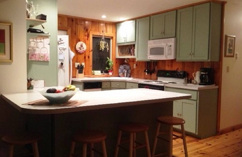 Winchendon House | Cozy Lakefront Escape with Private Beach & Stunning Views