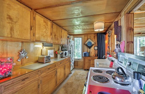 Madison Cabin | Cozy Lakefront Madison Cabin w/Dock & Kayaks
