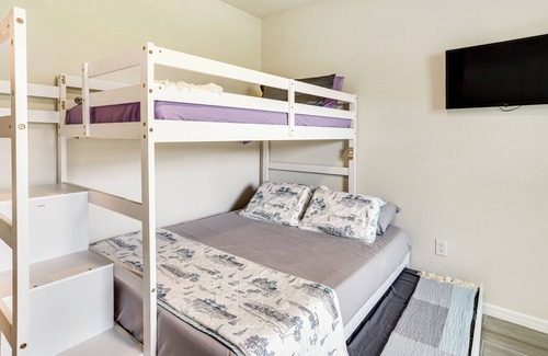 Nichols Apartment | Cozy Lakeland Vacation Rental w/Pool Access!