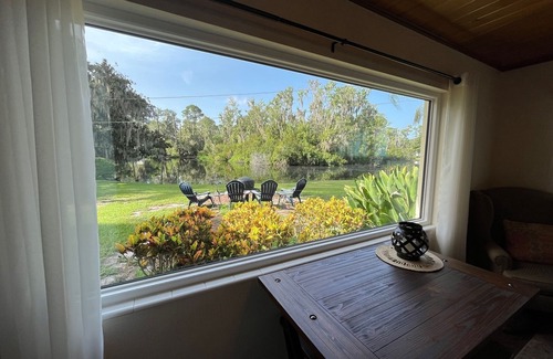 Eustis House | Cozy lakeside retreat in Downtown Eustis