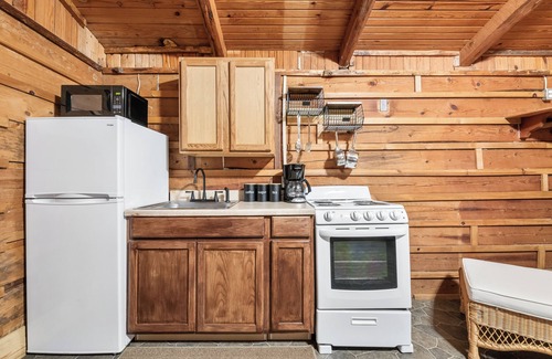 Madill Hotel | Cozy Lakeside Suite- 2BR hotel room by the lake- Texoma Shores Resort