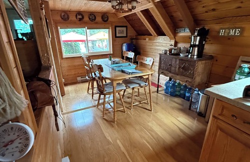 Beaconia Cottage | Cozy Lakeview Cottage in Island Beach