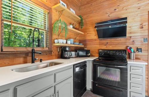Tuscaloosa Cabin | Cozy Lakeview Retreat in Tuscaloosa - 2 bedrooms