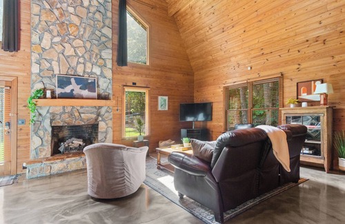 Tuscaloosa Cabin | Cozy Lakeview Retreat in Tuscaloosa - 2 bedrooms