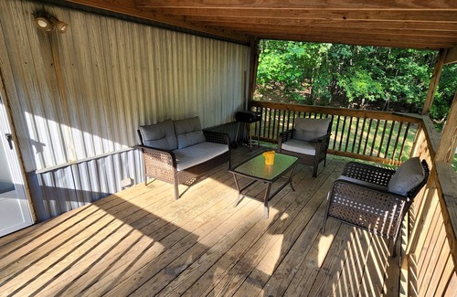 Concord House | Cozy landscape, quiet neighborhood in the woods!