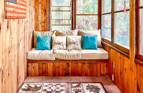 Lake George Cabin | Cozy Large Lakeside Cabin! Near West & Lake George