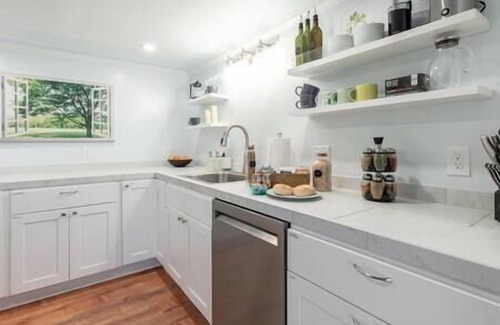 Laurelhurst Apartment | Cozy Laurelhurst 1 Bedroom Apt Near Children’s Hospital, UW, Husky Stadium, UWMC