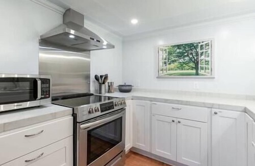 Laurelhurst Apartment | Cozy Laurelhurst 1 Bedroom Apt Near Children’s Hospital, UW, Husky Stadium, UWMC