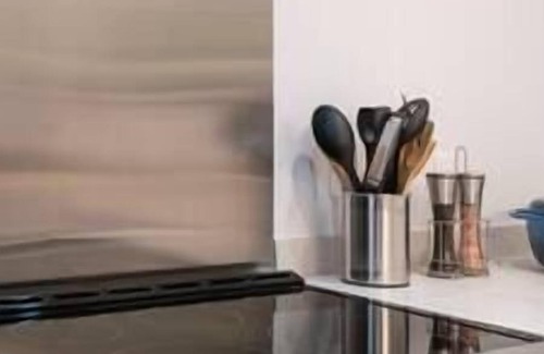 Laurelhurst Apartment | Cozy Laurelhurst 1 Bedroom Apt Near Children’s Hospital, UW, Husky Stadium, UWMC