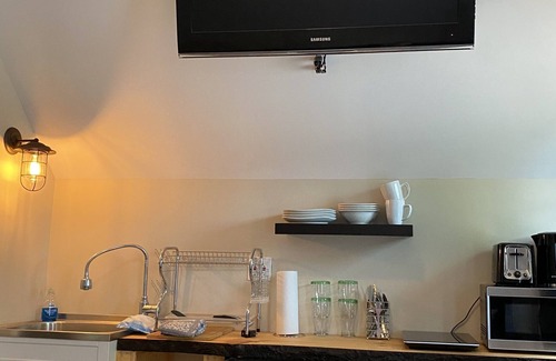 Campbellford Apartment | Cozy little cottage with big memories