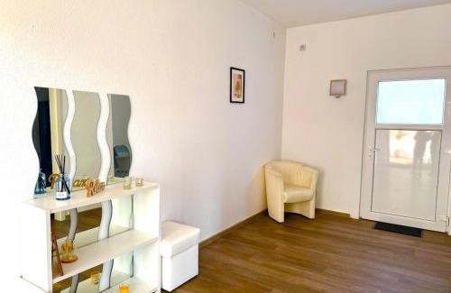 Lingen Apartment | Cozy living in Lingen with Chesterfield flair