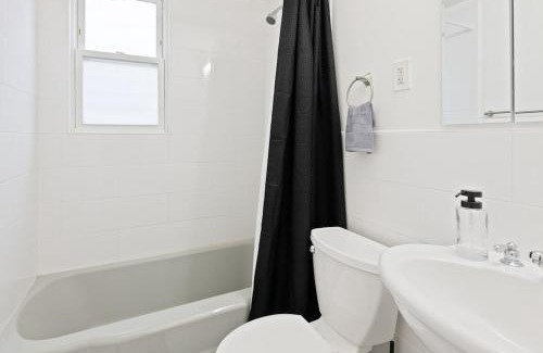 Lodi Apartment | Cozy Lodi Home ,23m to NYC, 3Car Driveway