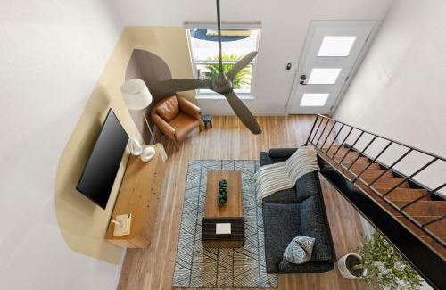 St. Edwards Apartment | Cozy Loft Near SOCO, Downtown! Parking, Dogs OK, WiFi