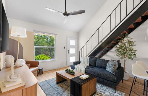 St. Edwards Apartment | Cozy Loft Near SOCO, Downtown! Parking, Dogs OK, WiFi