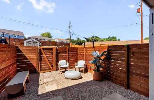 St. Edwards Apartment | Cozy Loft Near SOCO, Downtown! Parking, Dogs OK, WiFi