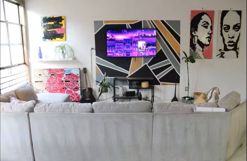 Historic Core Apartment | Cozy Loft styled apartment in prime area of Downtown Los Angeles