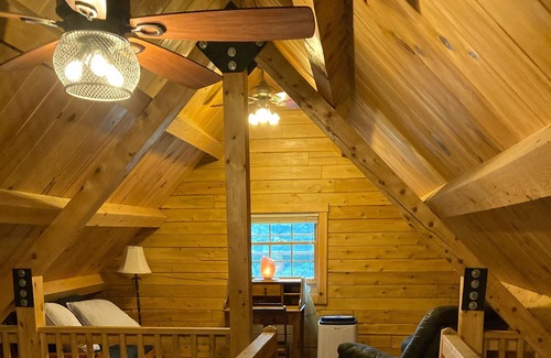 Phippsburg Cabin | Cozy log cabin! Enjoy Vacationland at its very best. Beaches, waterfall & trees