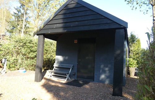Marum Cabin | Cozy log cabin for rent against forest