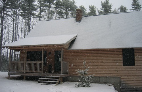 Bridgton Cabin | Cozy Log Cabin Retreat in Bridgton, Maine – Sleeps 8