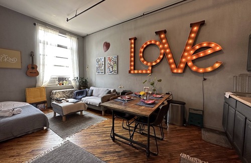 Williamsburg Apartment | Cozy LOVE Home in Hip Williamsburg Brooklyn!