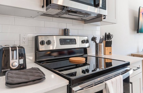 North Philadelphia Apartment | Cozy Lux Studio Apt - 5 mins away to The Fillmore