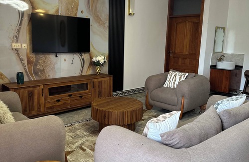 Mchafukoge Apartment | Cozy & luxurious 3-BRM Apartment in the heart of Dar es Salaam