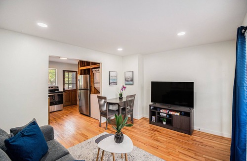 Norwood Apartment | Cozy Luxury 2BR Apartment w/Free Parking – Near Downtown Birmingham