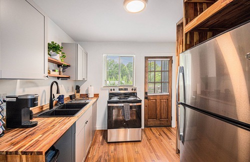 Norwood Apartment | Cozy Luxury 2BR Apartment w/Free Parking – Near Downtown Birmingham