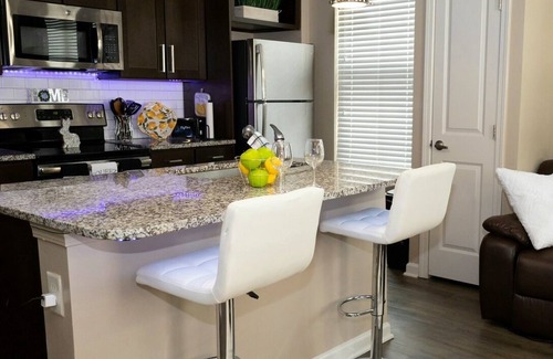 Ardmore Condo | Cozy Luxury Midtown 1 Bedroom Condo