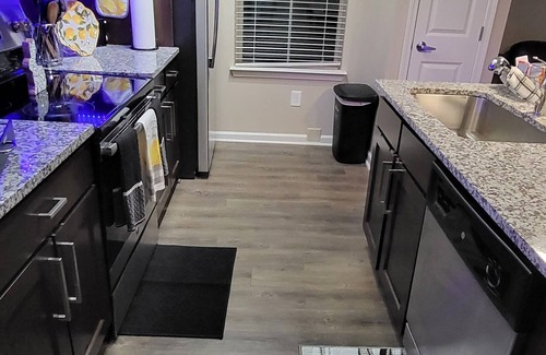 Ardmore Condo | Cozy Luxury Midtown 1 Bedroom Condo