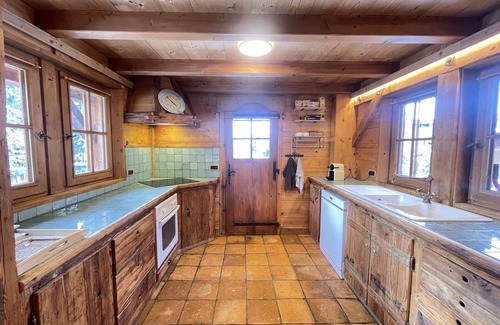 Notre-Dame-de-Bellecombe Ski Chalet | Cozy mountain chalet with stove, terrace and pets allowed