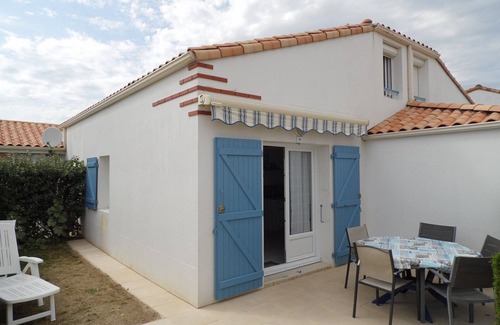 La Faute-sur-Mer House | Cozy Maisonette with Pool, Terrace, and Parking Near La Faute-sur-Mer Beaches