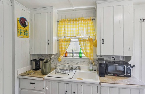 Fairhaven Cottage | Cozy Massachusetts Escape w/Patio, Near Beaches!