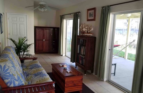 Melbourne House | Cozy Melbourne Home 10min from Beaches and 1hr from Orlando Theme Parks / Disney