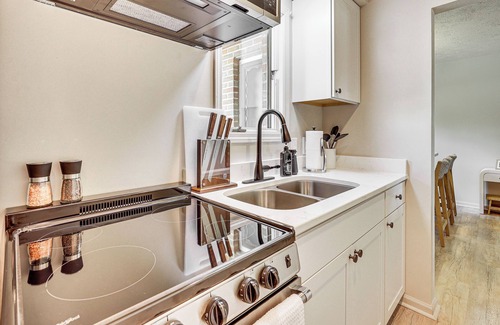Canton House | Cozy Meyers Lake Townhome: Near Hall of Fame!
