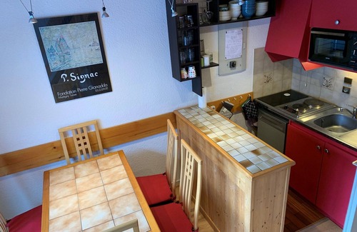 Chatel Apartment | Cozy Mezzanine Apartment, 6 pax, Balcony, Wi-Fi, Near Shuttle - Pet Friendly