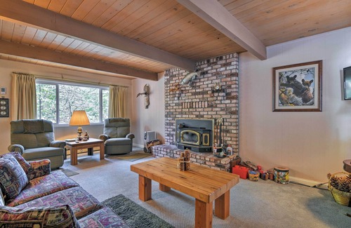 Mi-Wuk Village Cabin | Cozy Mi-Wuk Village Cabin w/Porch Near Stanislaus!