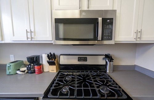 Lenox Apartment | Cozy Midtown Apartment in Memphis