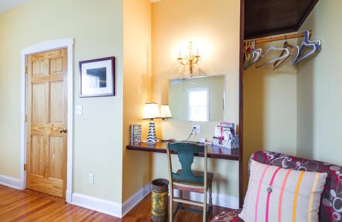 Berger Apartment | Cozy Missouri Retreat with Pool, Pond and Fire Pit!