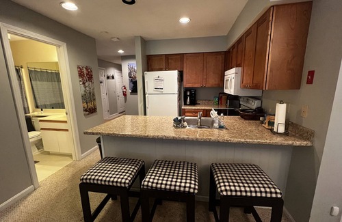 West Dover Condo | Cozy Mnt Snow Condo - 4 Min walk to Liftn