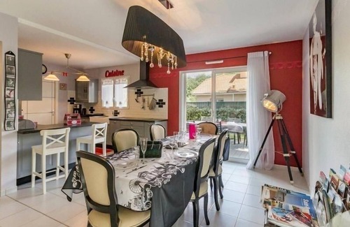 Saint-Brevin-les-Pins Cottage | Cozy Modern Home by the Sea with Spacious Interiors, WiFi, and Double Garage in Saint-Brevin-les-Pins
