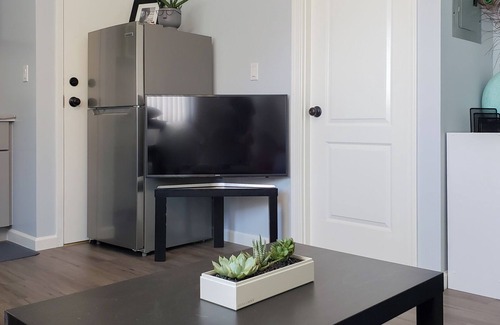 Linda Mar Apartment | Cozy, modern 1-bedroom guest suite with backyard ocean view!