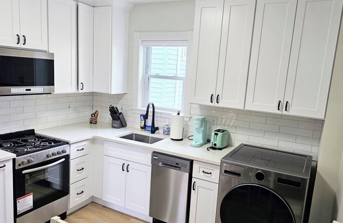 Greenwich Apartment | Cozy modern 2br retreat in charming Greenwich. Just remodeled!