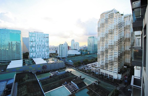 Socorro Apartment | Cozy & Modern 2BR unit with Balcony in Manhattan Cubao - Cylo's Place