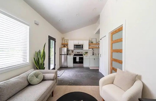 Betmar La Villa House | Cozy Modern ATL Guest House